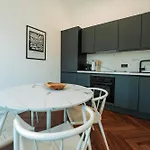 Apartamento Stylisches Mit Schlafzimmer & Wohnzimmer