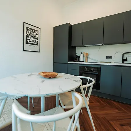 Lägenhet Stylisches Mit Schlafzimmer & Wohnzimmer